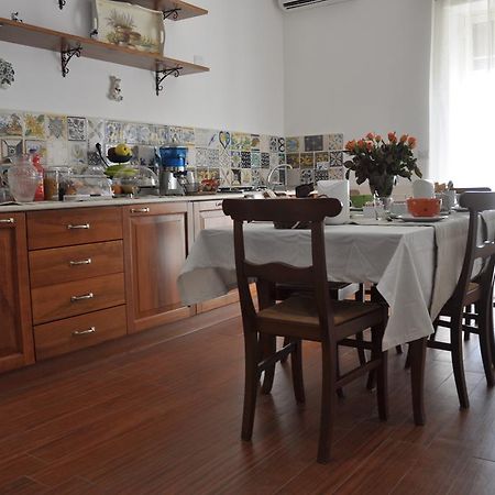 Le Stanze Di Rebecca Acomodação com café da manhã Roma Exterior foto